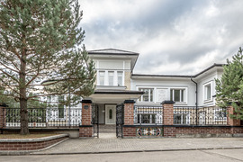 Дом 1111 м2, 23 сот, 11 комнат