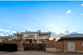 Дом1554 м2 на участке 35 сот. 