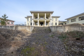 Дом 1814 м2 на участке 47,5 сот.