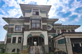 Дом 995м2 на участке 49 сот.