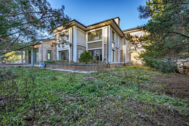 Дом 1452 м2, 26 сот.