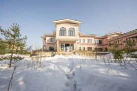 Дом 1815 м2 на участке 50 сот